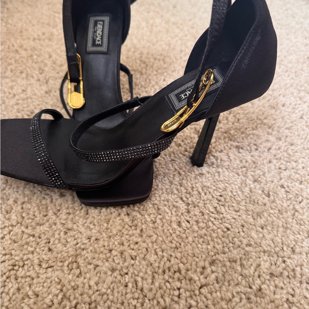 Black sparkly sandals fendance